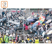 警方把六月十二日在金鐘發生的衝突定性為暴動。