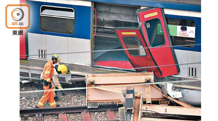 受損的三卡車廂已停放於紅磡站一號月台。
