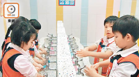 小朋友應勤清潔雙手，亦要減少挖鼻孔。