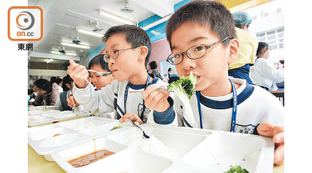 研究發現學童重複進食蔬菜，或有助鼓勵他們克服不愛吃菜的問題。