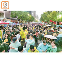 台灣民間團體日前舉行遊行，聲援香港示威活動。