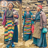 努日山谷目前居住了約二千名藏族居民。