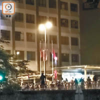 太和<br>大埔政府合署有示威者欲焚燒五星旗。（張世洋攝）