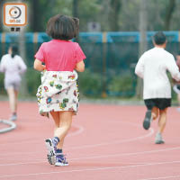 女性踏入更年期後，應保持運動習慣，減少長時間坐着不動。