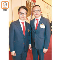入場觀看粵劇嘅總理李澤浩（左）同毛宇峯（右），大讚聲色俱備，精彩絕倫。