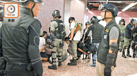 警方於八月三十一日在港鐵太子站內拘捕涉案十五歲學生，昨向法庭申請兒童保護令失敗。