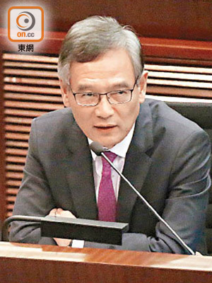 有九個議員爭做主席，謝偉銓最終勝出。（李華輝攝）