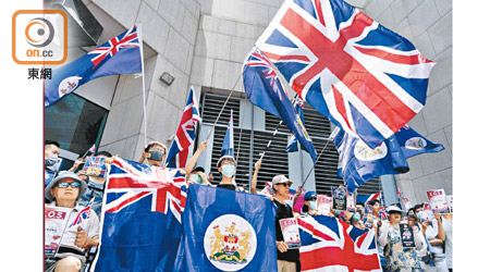有香港示威者曾在英國駐港總領事館外集會，希望獲得倫敦支持。