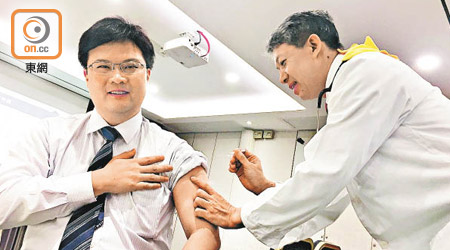 醫學會呼籲前線醫護人員接種流感疫苗 。（區慧盈攝）