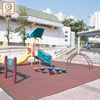 九龍灣<br>九龍灣公園的兒童遊樂場設施單調且殘舊。
