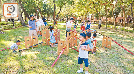 屯門<br>屯門公園兒童遊樂場，是全港首個以共融為概念的遊樂場。