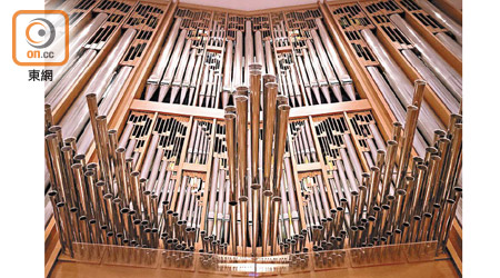 文化中心備有樓高四層、機械式操作的管風琴。