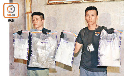 今年四月，警方在景林邨一單位內查獲海洛英及大麻，同時檢獲一批毒品包裝及分銷工具。