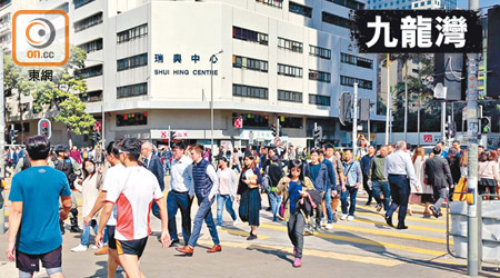 九龍灣「和你lunch」活動有不少市民參加。（陳賜慧攝）