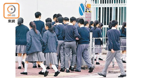 官媒發表評論文章，指香港教育出了大問題。