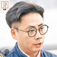 葉傲冬批評政府推行「水上的士」過慢。