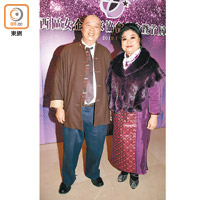 高燕芬（右）有從事工程行業嘅丈夫殷連興（左）到場支持。（溫國佳攝）