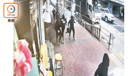 油麻地：附近商舖閉路電視拍攝到六名賊人逃走過程。