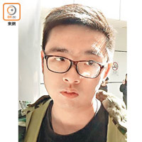 港人讚好<br>張先生（自由工作者）：「智能眼鏡對走水貨或者走私嘅人有警惕作用，自己唔犯法就冇嘢好怕。」