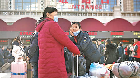 內地春運展開，大量人流將增加傳染病傳播風險。