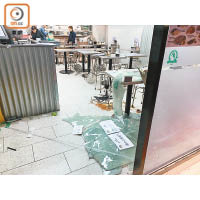 元朗餐廳玻璃門被扑爛，餐具及調味料散落一地。