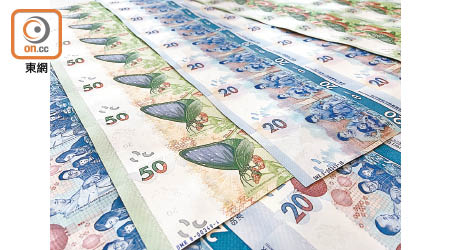 農曆新年將至，各銀行推出的新鈔今早可供市民兌換。