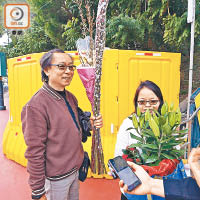 丘氏夫婦預算花費五千多港元，認為今年年宵市場較舒適。