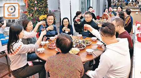 裕隆號與員工吃開年飯。（李浮南攝）