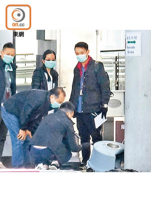 1月28日  人員在深圳灣口岸現場檢驗。