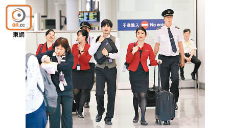 國泰向機組人員提供自願放無薪假計劃。