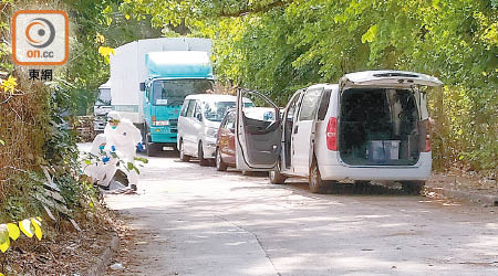 私家車傳出異味，車內發現一名昏迷男子。