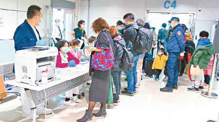 台灣加強對入境旅客的檢測。（中時電子報圖片）