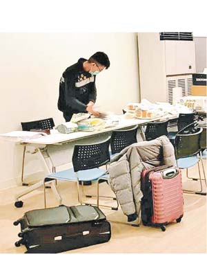 日本<br>入境處人員帶同港人所需的物資如藥物到日本，並提供協助。