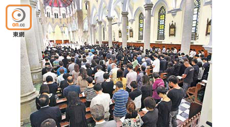 天主教香港教區暫停公開彌撒及任何形式的團體宗教活動。