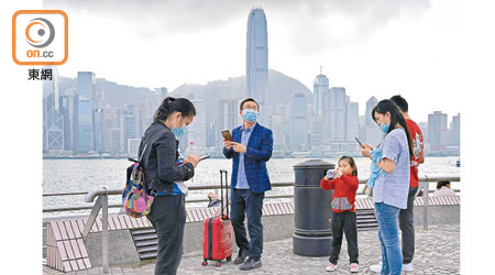 香港仍在抗疫中，社會及公共服務仍處停滯。