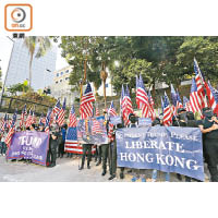 本港的反修例示威中屢有示威者高舉外國國旗，甚至到外國駐港領事館尋求外國支援。