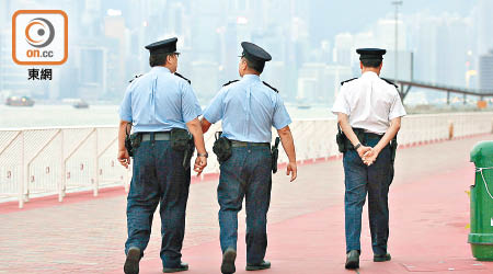 警員步巡會由「行孖咇」改成多人巡邏。