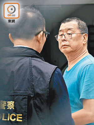 黎智英（右）上周被警方上門拘捕。