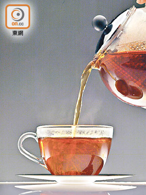 紅茶含有豐富的化學物黃酮醇，有抗氧化功能。