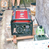 石屋設有獨立發電機。