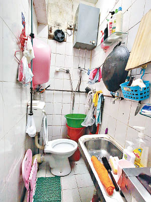 劏房大多數是廚廁共用，容易散播病菌。