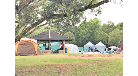 西貢灣仔西營地仍有市民疑在上址露營。（讀者提供）