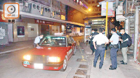 尖沙咀：警方到場調查。（楊日權攝）