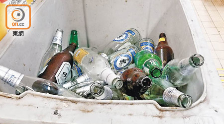 酒吧停業令玻璃樽回收量大減。