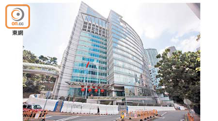 外交部駐港公署反駁外國政界和媒體的言論，強調中央擁有對香港的全面管治權。
