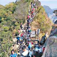 本周四起一連四日假期，被迫留港的市民或會湧到郊野公園行山。