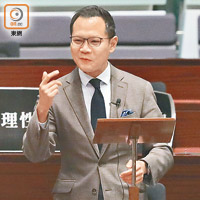 立法會內會召開十六次會議仍未選出主席，各界狠批主持會議的郭榮鏗故意「拉布」。