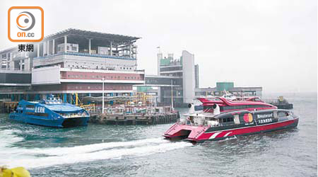 港府取消跨境渡輪乘客十一元上船費。