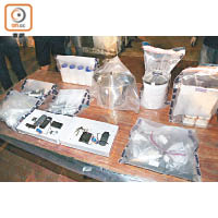 九龍灣：警方檢獲的炸藥、遙控器、壓力煲及有毒化學品。（袁以諾攝）