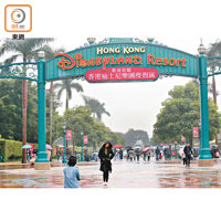 香港迪士尼表示，期待在可行情況下，盡快接待賓客到訪。